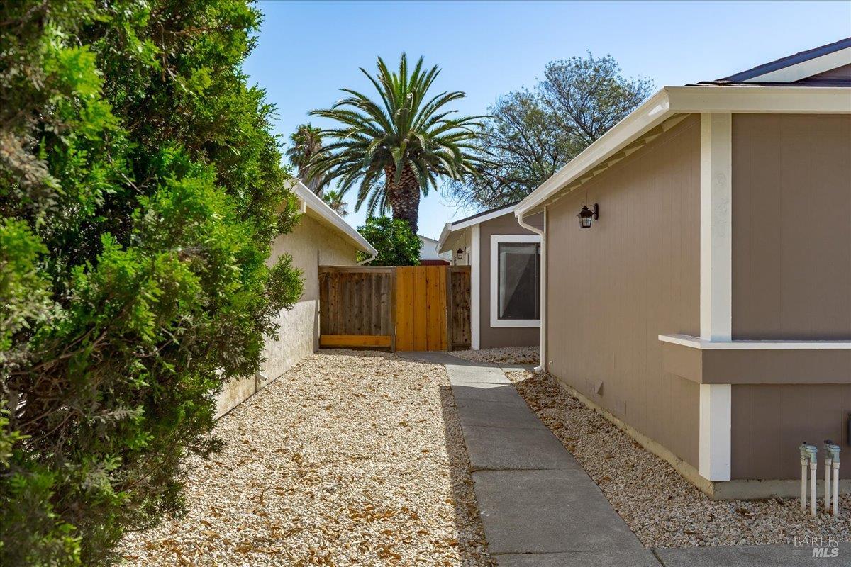 Detail Gallery Image 40 of 44 For 987 Daniel St, Fairfield,  CA 94533 - 2 Beds | 2 Baths
