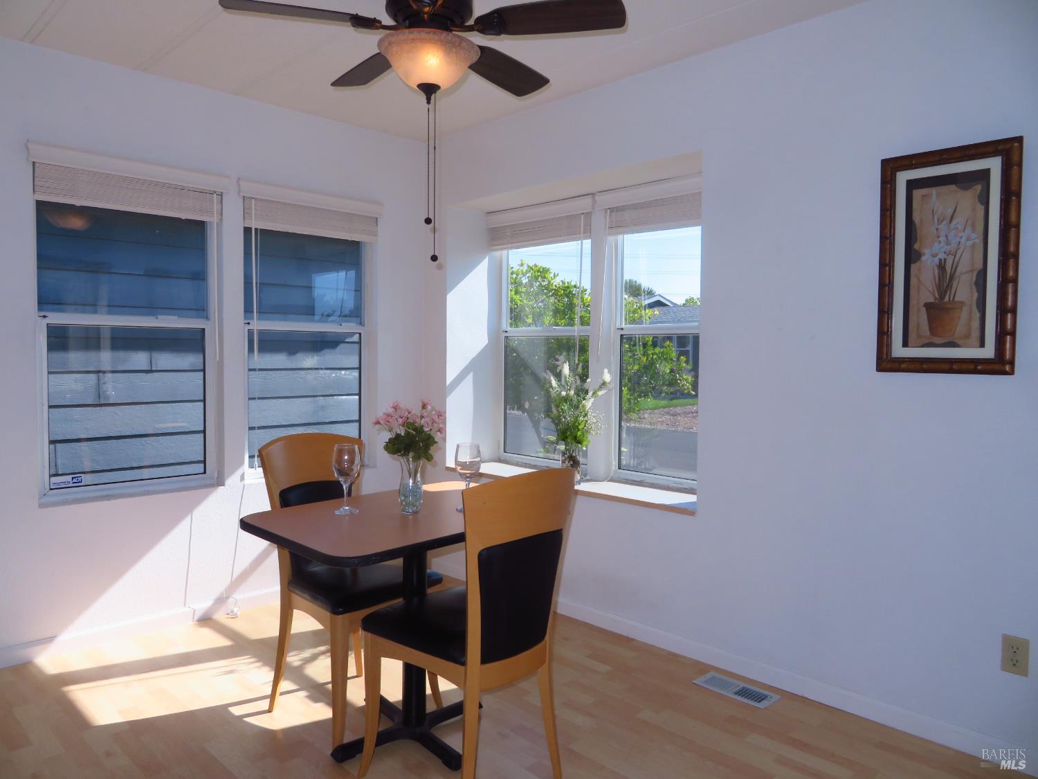 Detail Gallery Image 3 of 21 For 1945 Piner Rd 105, Santa Rosa,  CA 95403 - 2 Beds | 2 Baths