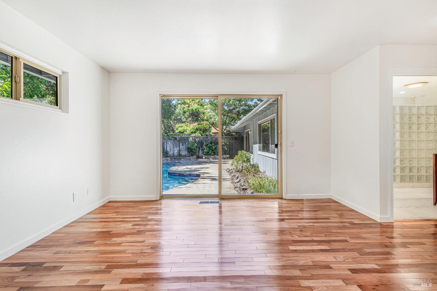 Detail Gallery Image 30 of 51 For 2880 Creekside Rd, Santa Rosa,  CA 95405 - 3 Beds | 2/1 Baths