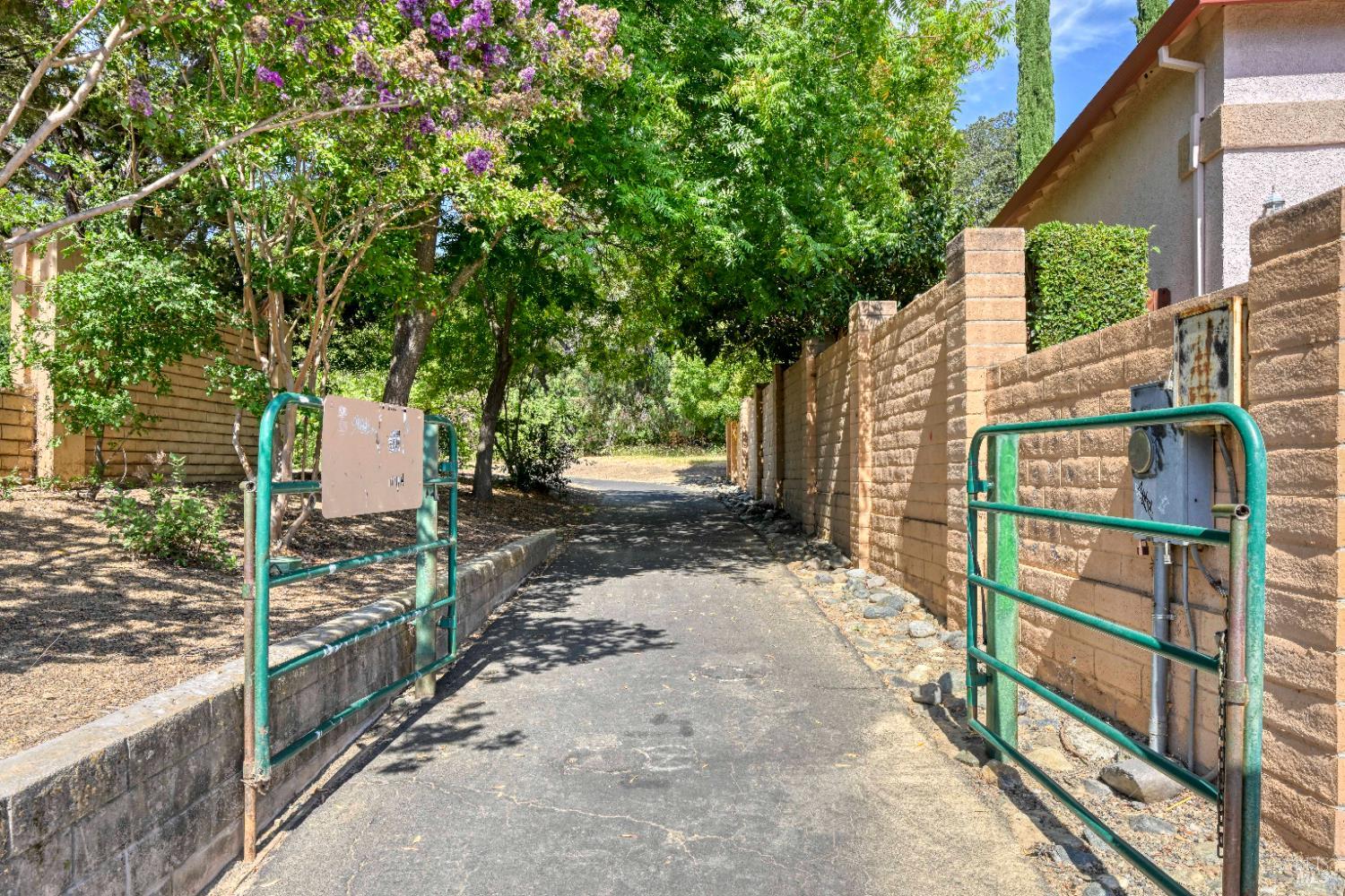 Detail Gallery Image 39 of 54 For 967 Cedar Brook Ln, Vacaville,  CA 95687 - 4 Beds | 2/1 Baths