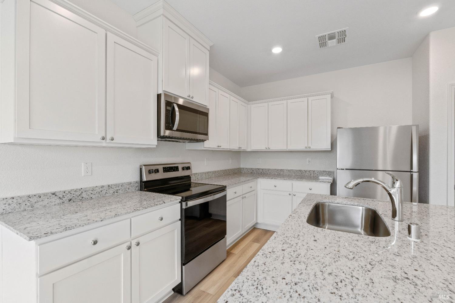 Detail Gallery Image 11 of 21 For 2231 Espana Ln, Rio Vista,  CA 94571 - 2 Beds | 2 Baths
