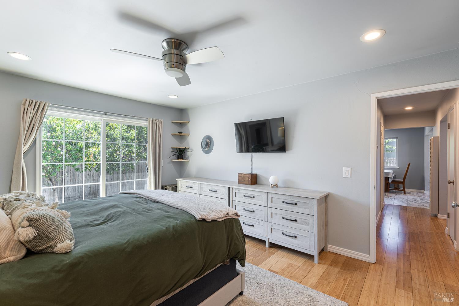 Detail Gallery Image 14 of 27 For 1538 Surrey Dr, Santa Rosa,  CA 95401 - 2 Beds | 1 Baths