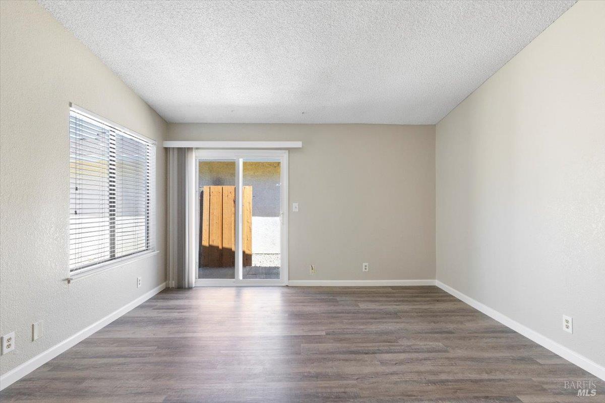 Detail Gallery Image 7 of 44 For 987 Daniel St, Fairfield,  CA 94533 - 2 Beds | 2 Baths