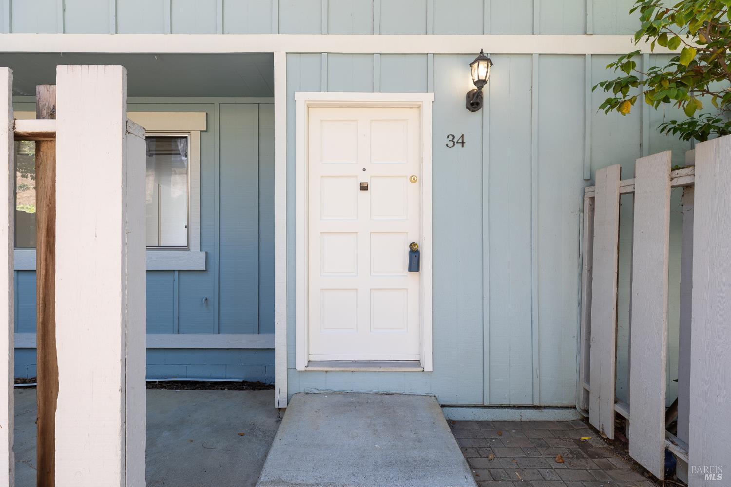 Detail Gallery Image 5 of 62 For 117 Sunset Cir #34,  Benicia,  CA 94510 - 3 Beds | 1/1 Baths