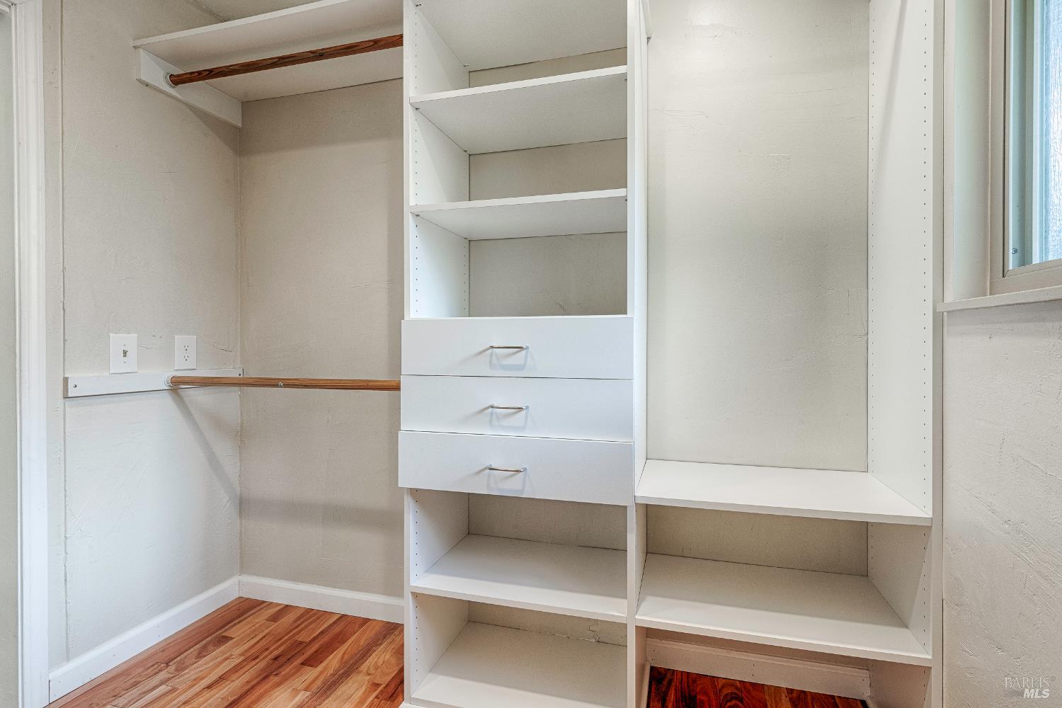Detail Gallery Image 32 of 51 For 2880 Creekside Rd, Santa Rosa,  CA 95405 - 3 Beds | 2/1 Baths