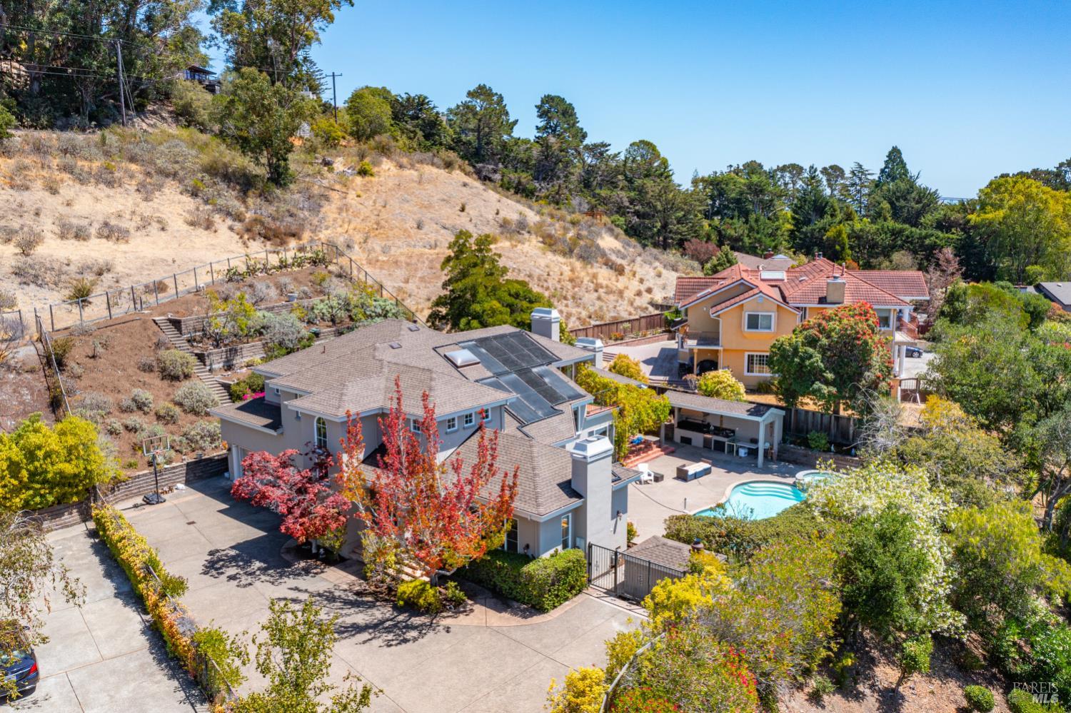 Detail Gallery Image 3 of 25 For 63 Bay Way, San Rafael,  CA 94901 - 4 Beds | 3/1 Baths