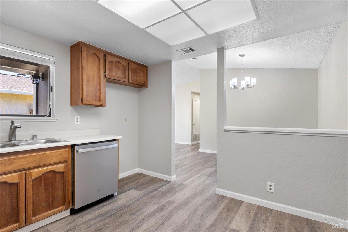 Detail Gallery Image 14 of 44 For 987 Daniel St, Fairfield,  CA 94533 - 2 Beds | 2 Baths