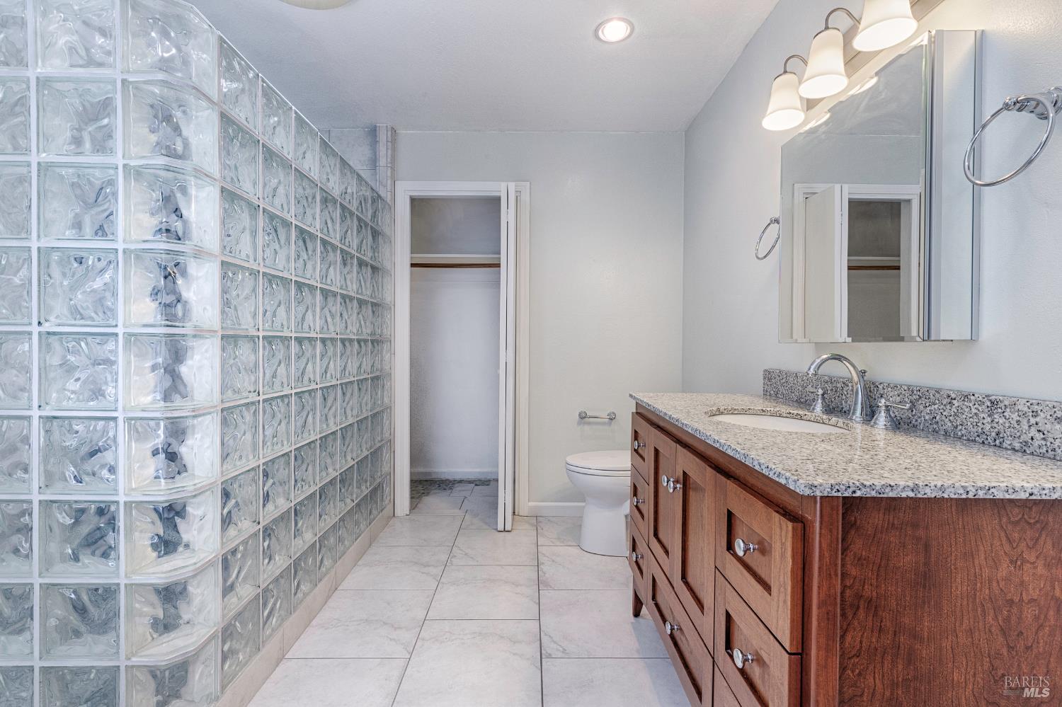 Detail Gallery Image 39 of 51 For 2880 Creekside Rd, Santa Rosa,  CA 95405 - 3 Beds | 2/1 Baths