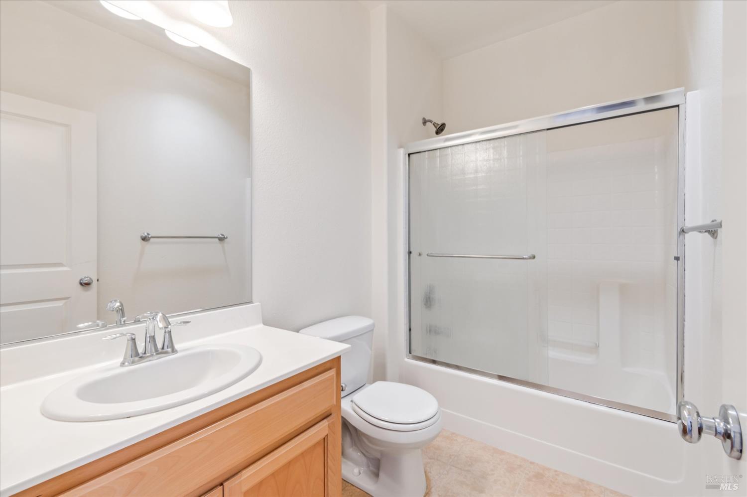Detail Gallery Image 11 of 13 For 7312 Abbey Dr, Vallejo,  CA 94591 - 5 Beds | 3 Baths