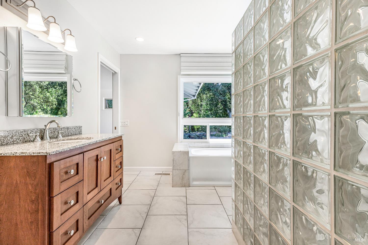 Detail Gallery Image 40 of 51 For 2880 Creekside Rd, Santa Rosa,  CA 95405 - 3 Beds | 2/1 Baths