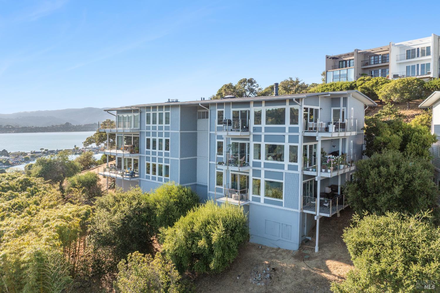 Detail Gallery Image 10 of 11 For 45 Corinthian Ct #32,  Belvedere Tiburon,  CA 94920 - 2 Beds | 2 Baths