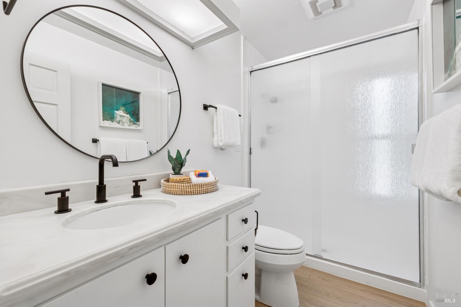 Detail Gallery Image 6 of 11 For 45 Corinthian Ct #32,  Belvedere Tiburon,  CA 94920 - 2 Beds | 2 Baths