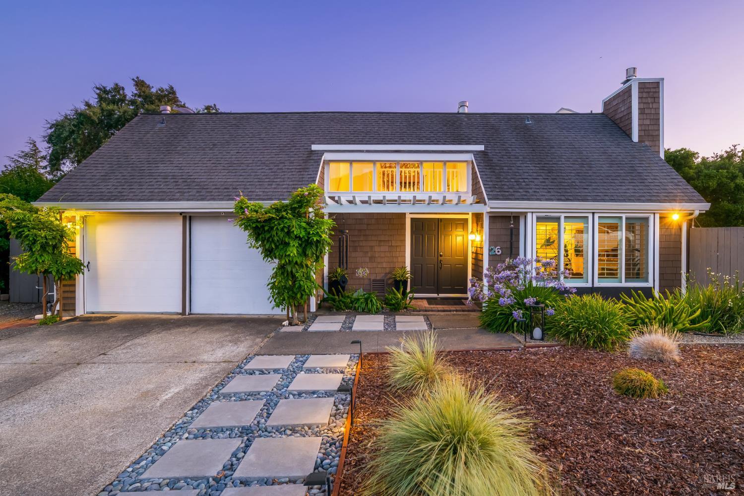 Detail Gallery Image 2 of 29 For 26 Sotelo Way, Novato,  CA 94945 - 4 Beds | 2/1 Baths
