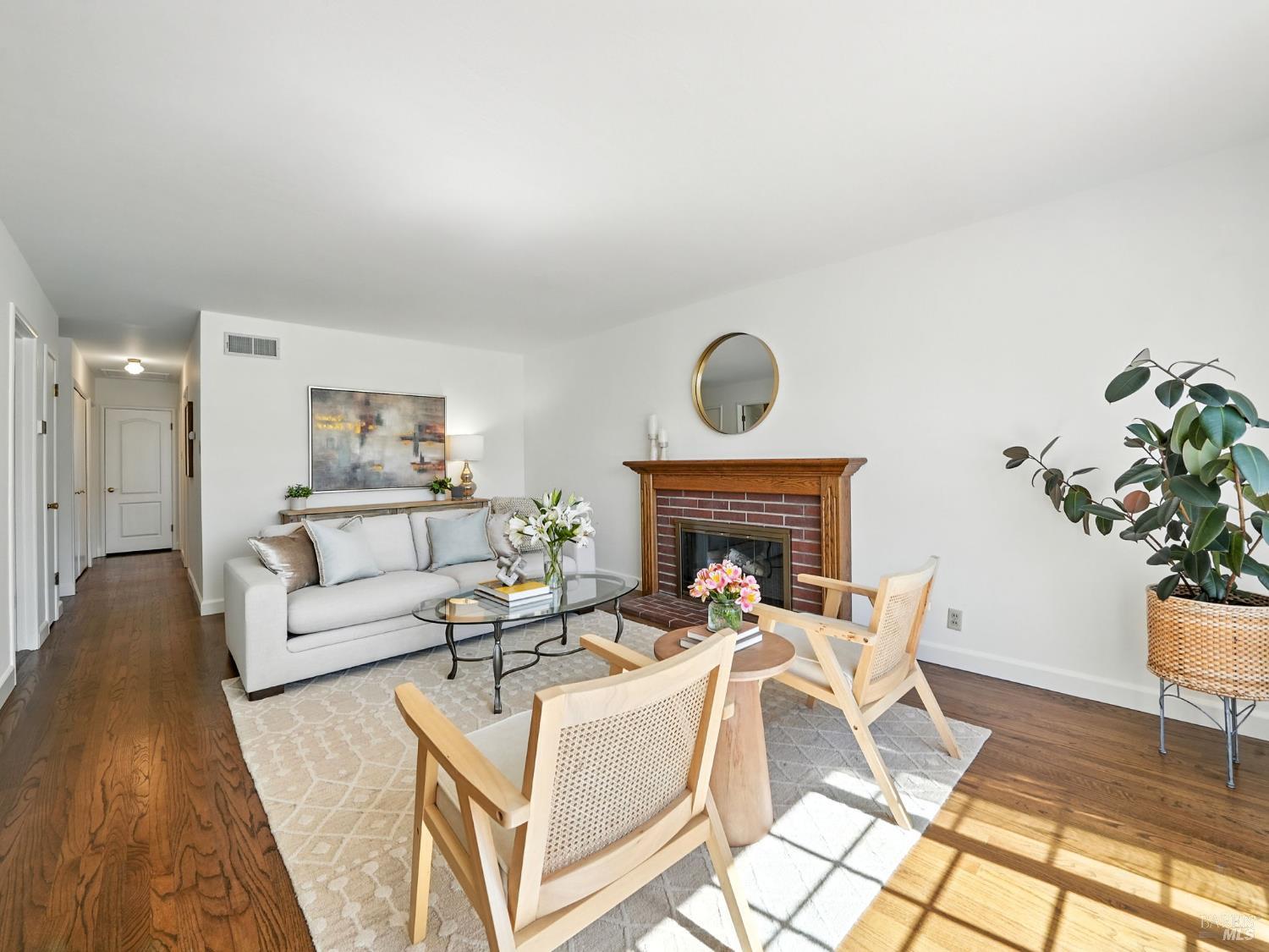 Detail Gallery Image 3 of 40 For 1388 Donna St, Novato,  CA 94947 - 3 Beds | 2 Baths