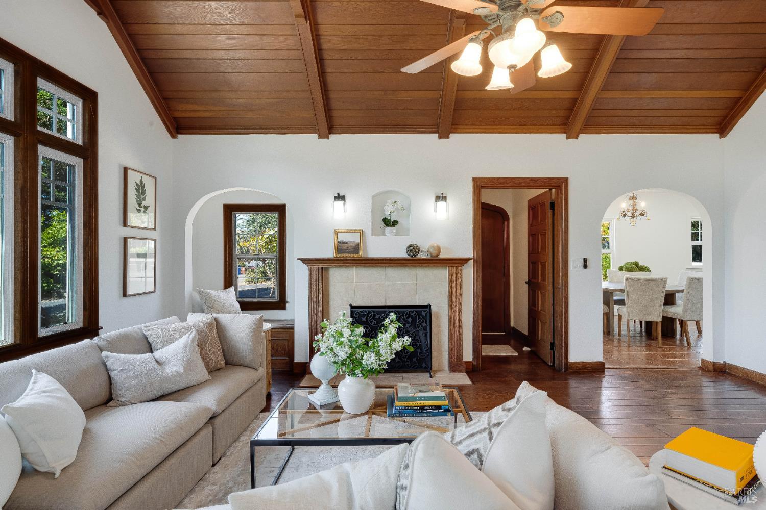 Detail Gallery Image 8 of 77 For 203 E 1st St, Napa,  CA 94559 - 4 Beds | 2/1 Baths