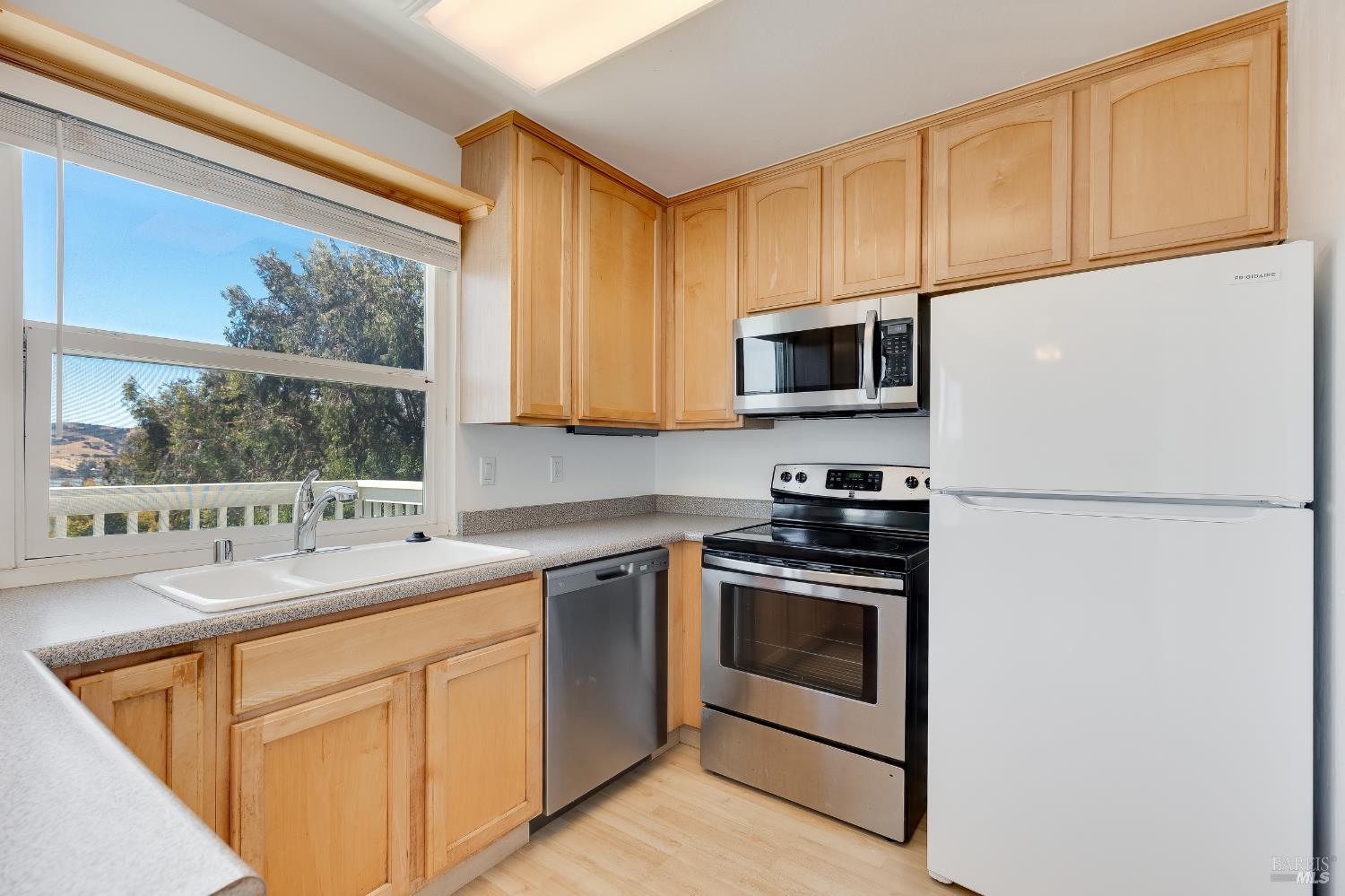 Detail Gallery Image 20 of 62 For 117 Sunset Cir #34,  Benicia,  CA 94510 - 3 Beds | 1/1 Baths