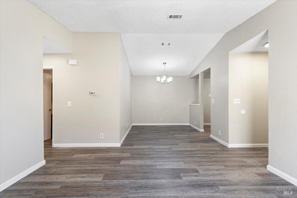 Detail Gallery Image 8 of 44 For 987 Daniel St, Fairfield,  CA 94533 - 2 Beds | 2 Baths