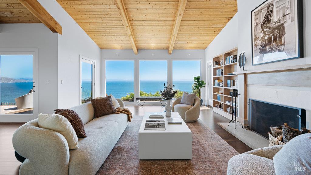 Detail Gallery Image 8 of 23 For 77 Crescente Ave, Bolinas,  CA 94924 - 4 Beds | 3 Baths