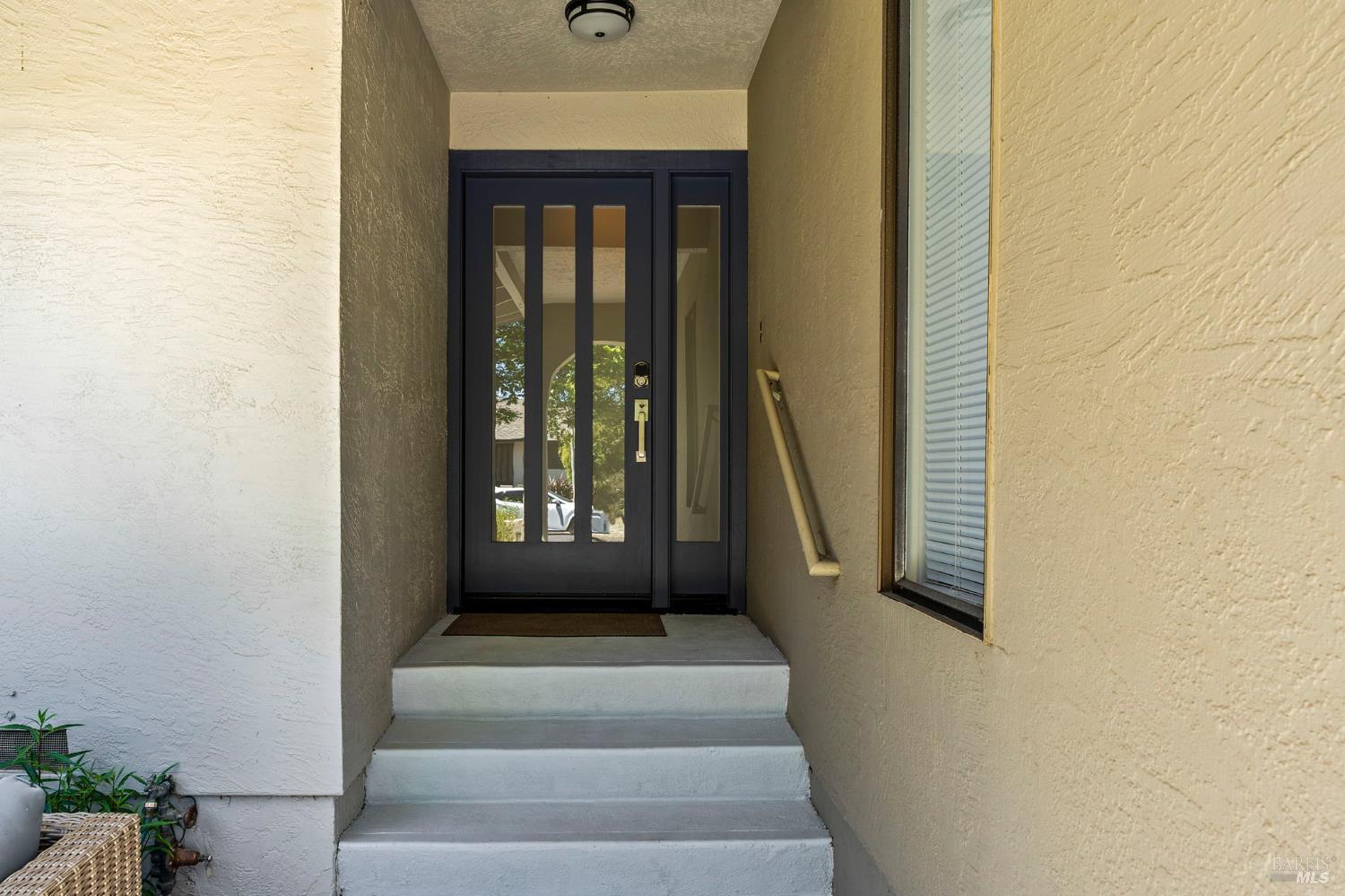 Detail Gallery Image 6 of 28 For 135 Vineyard Cir, Yountville,  CA 94599 - 2 Beds | 2 Baths