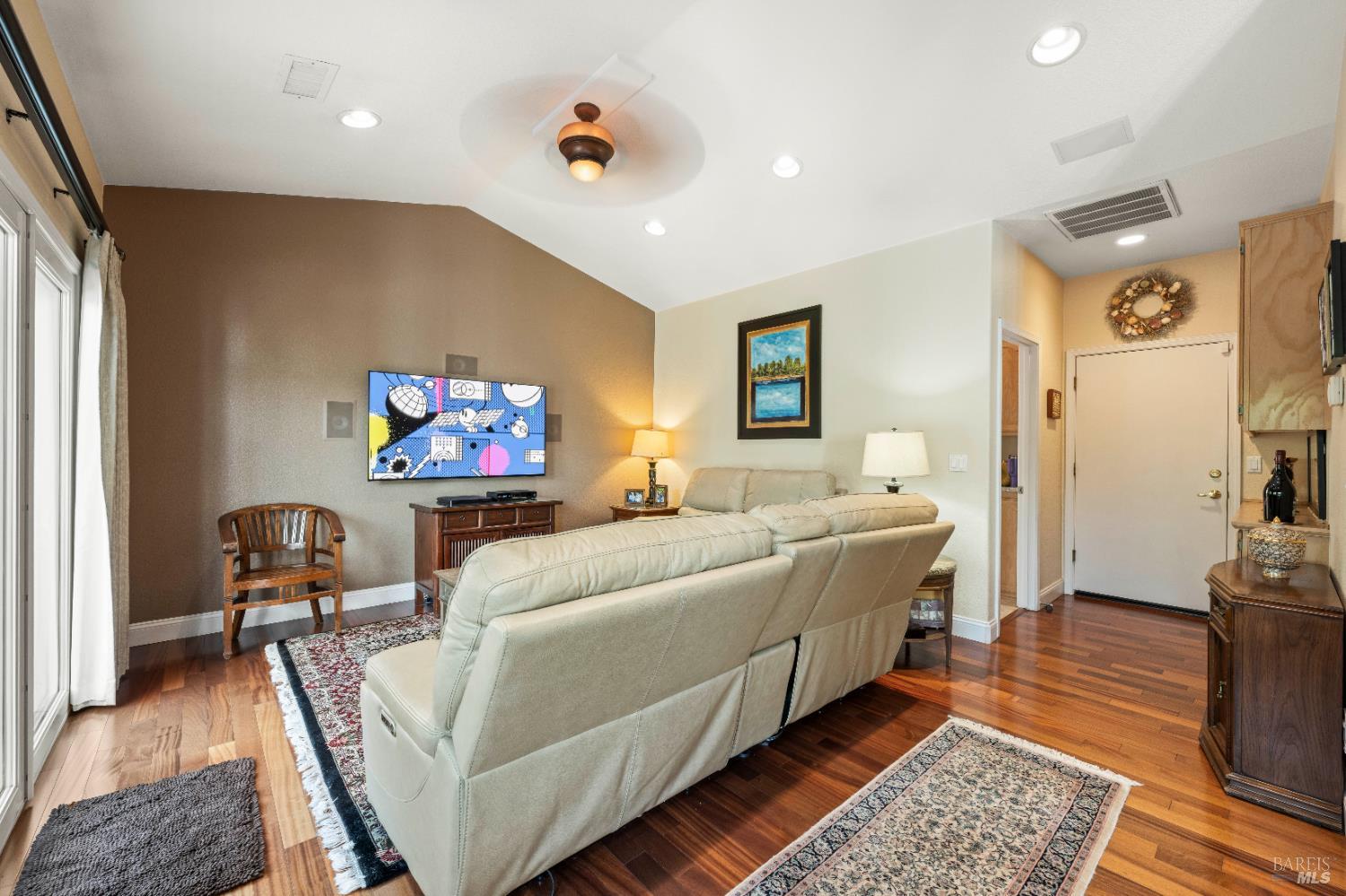 Detail Gallery Image 14 of 54 For 967 Cedar Brook Ln, Vacaville,  CA 95687 - 4 Beds | 2/1 Baths