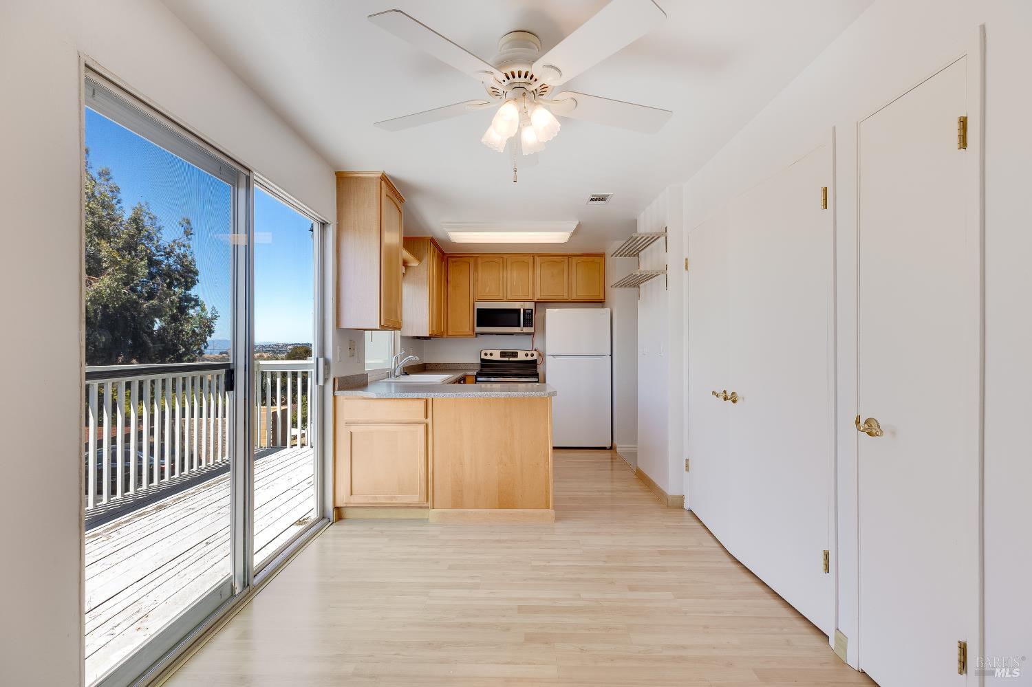 Detail Gallery Image 15 of 62 For 117 Sunset Cir #34,  Benicia,  CA 94510 - 3 Beds | 1/1 Baths