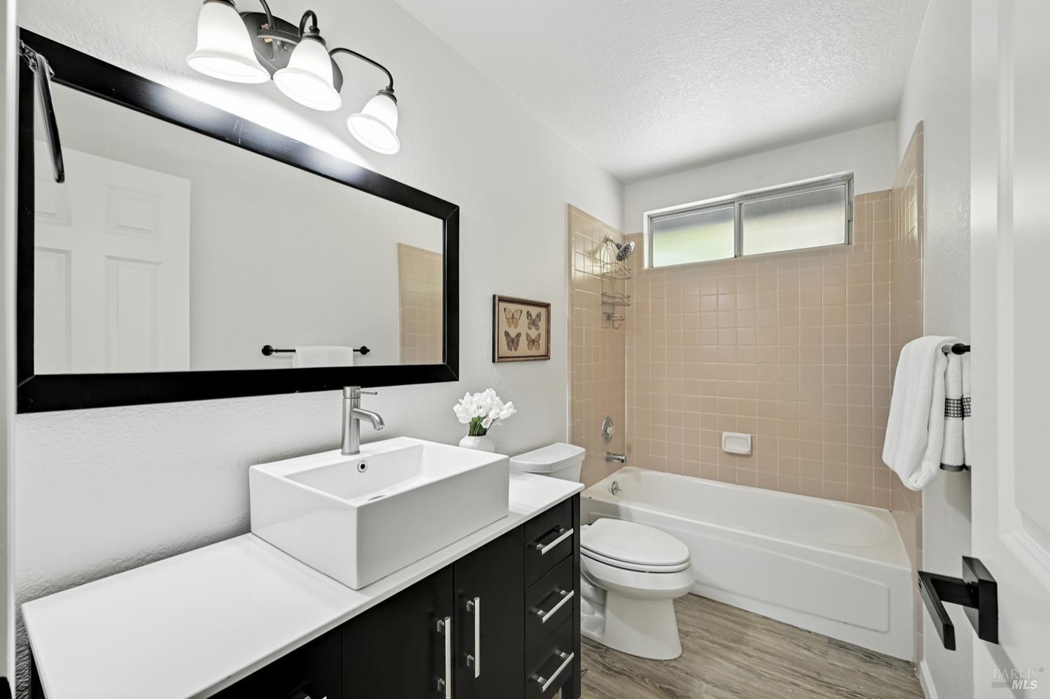 Detail Gallery Image 16 of 31 For 201 Deborah Ct, Novato,  CA 94949 - 4 Beds | 3 Baths