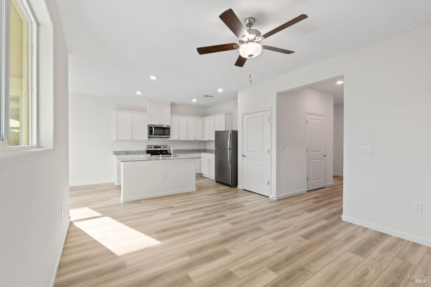 Detail Gallery Image 3 of 21 For 2231 Espana Ln, Rio Vista,  CA 94571 - 2 Beds | 2 Baths