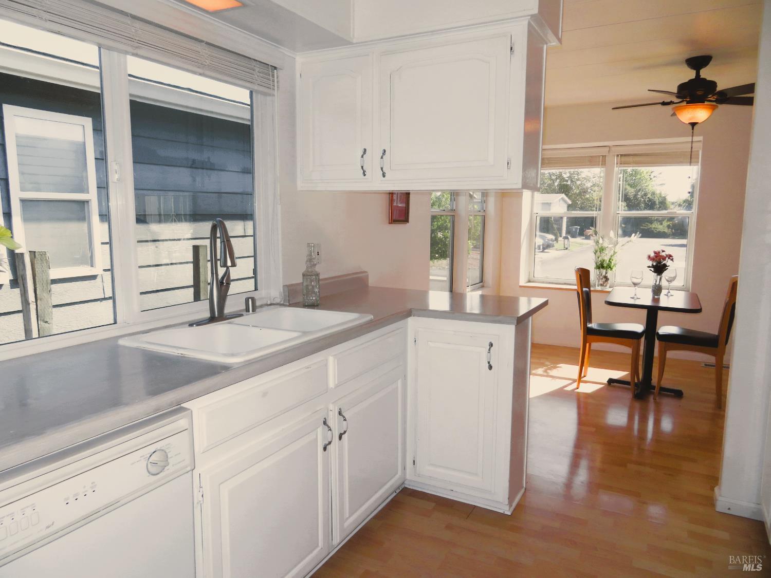Detail Gallery Image 4 of 21 For 1945 Piner Rd 105, Santa Rosa,  CA 95403 - 2 Beds | 2 Baths