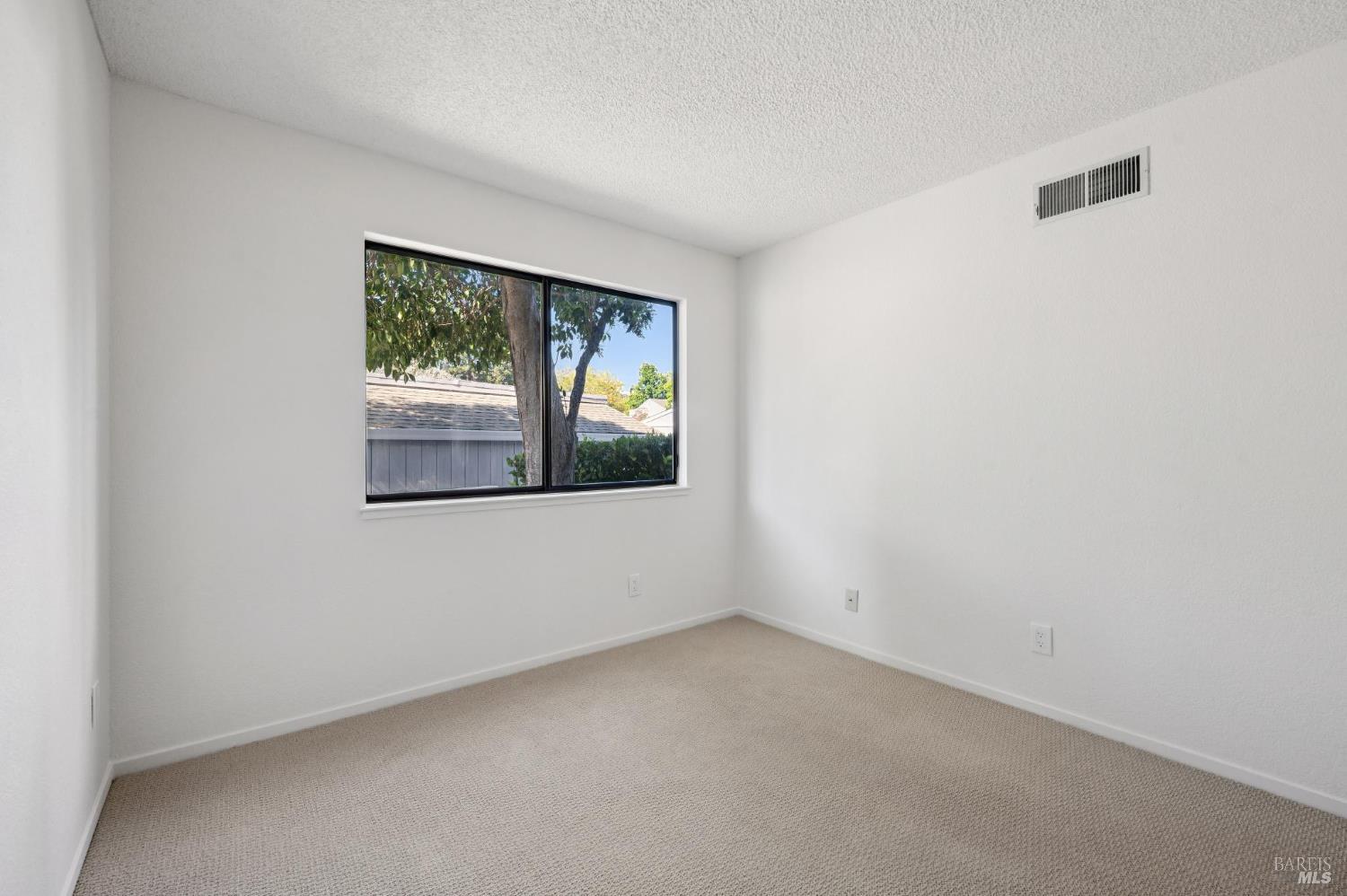 Detail Gallery Image 15 of 24 For 58 Hector Ln, Novato,  CA 94949 - 2 Beds | 1 Baths