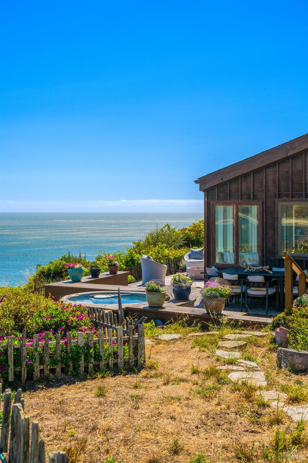 Detail Gallery Image 4 of 23 For 77 Crescente Ave, Bolinas,  CA 94924 - 4 Beds | 3 Baths