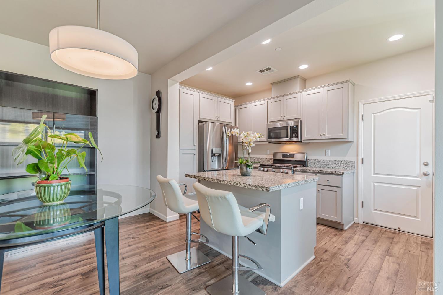 Detail Gallery Image 18 of 41 For 1493 W 3rd St, Santa Rosa,  CA 95401 - 4 Beds | 3 Baths