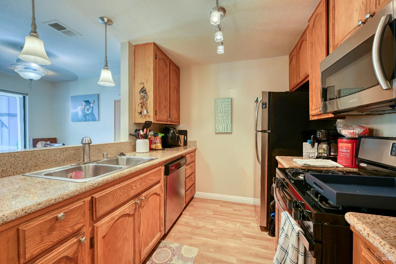 Detail Gallery Image 8 of 18 For 1801 Marshall Rd #705,  Vacaville,  CA 95687 - 2 Beds | 2 Baths