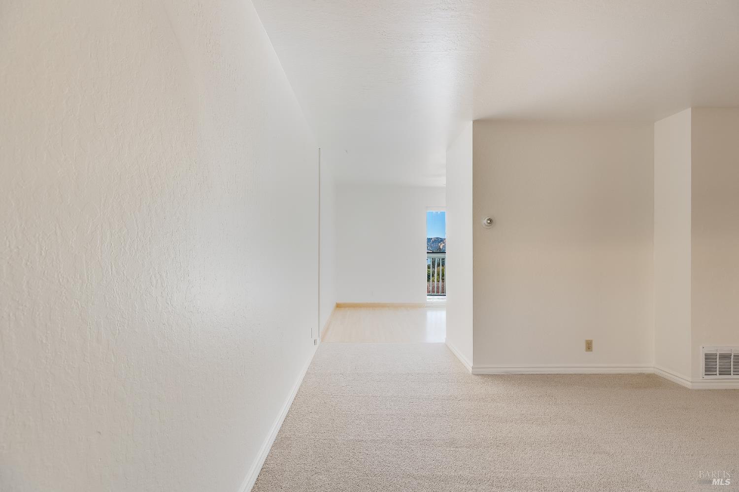 Detail Gallery Image 12 of 62 For 117 Sunset Cir #34,  Benicia,  CA 94510 - 3 Beds | 1/1 Baths