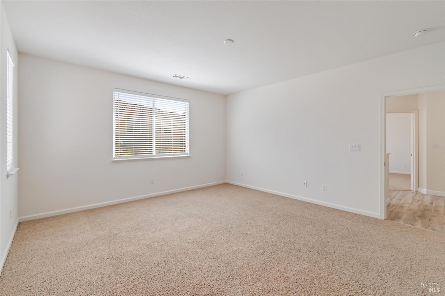 Detail Gallery Image 7 of 13 For 7312 Abbey Dr, Vallejo,  CA 94591 - 5 Beds | 3 Baths