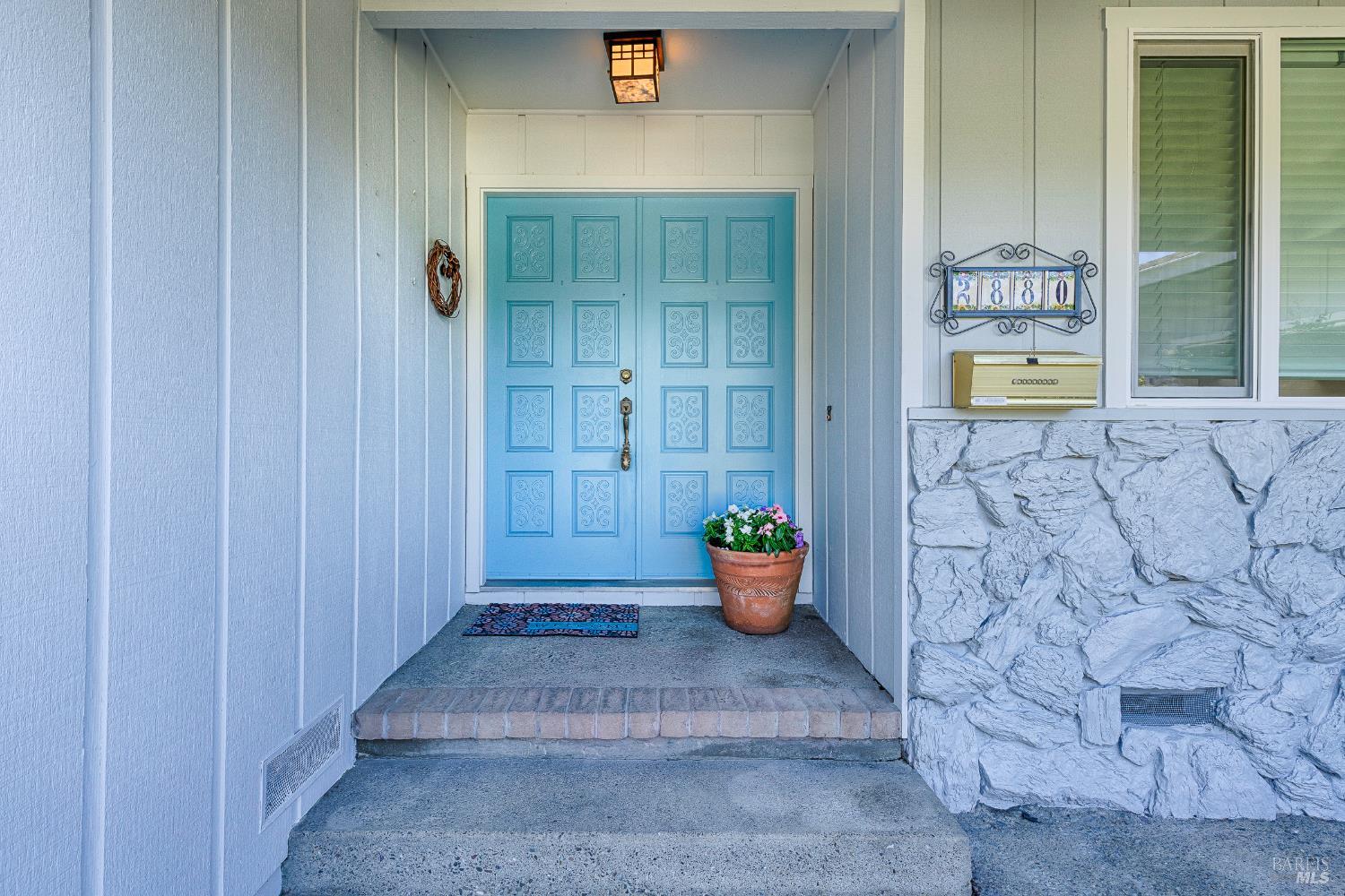 Detail Gallery Image 2 of 51 For 2880 Creekside Rd, Santa Rosa,  CA 95405 - 3 Beds | 2/1 Baths