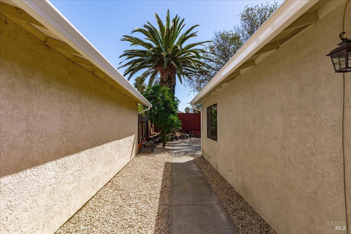 Detail Gallery Image 22 of 44 For 987 Daniel St, Fairfield,  CA 94533 - 2 Beds | 2 Baths