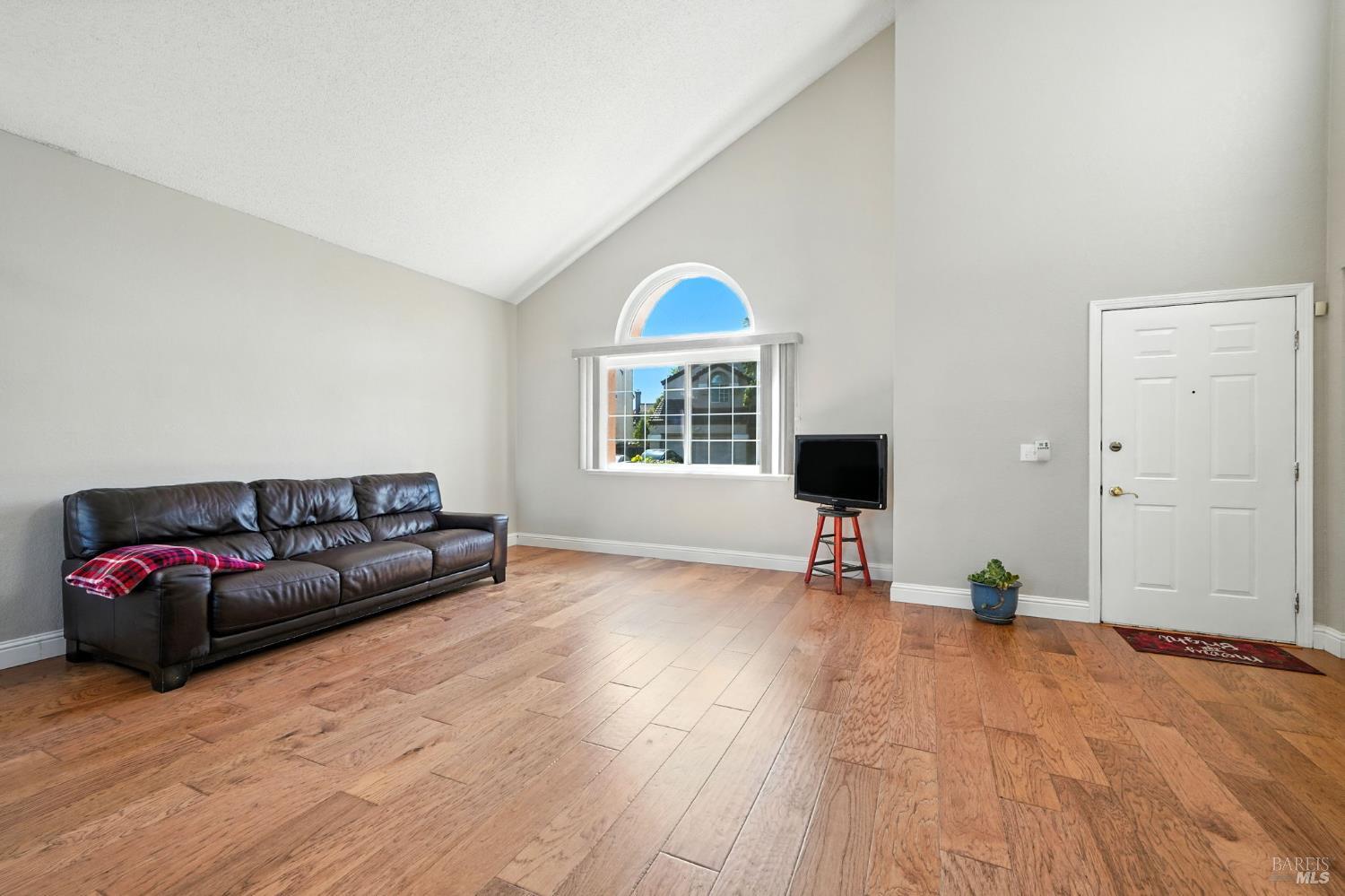 Detail Gallery Image 11 of 28 For 330 Engell Ct, Suisun City,  CA 94585 - 3 Beds | 2/1 Baths