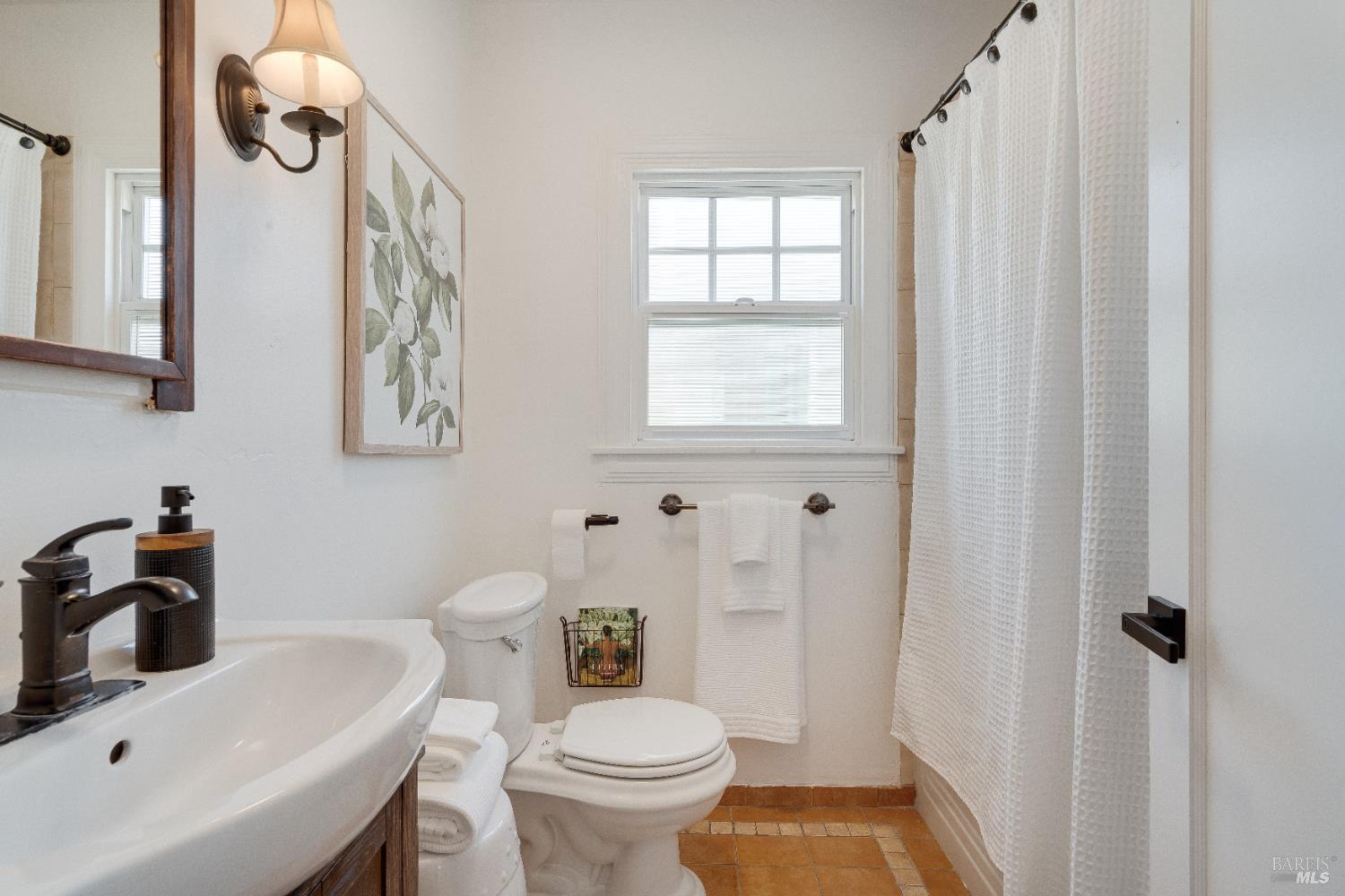 Detail Gallery Image 24 of 77 For 203 E 1st St, Napa,  CA 94559 - 4 Beds | 2/1 Baths