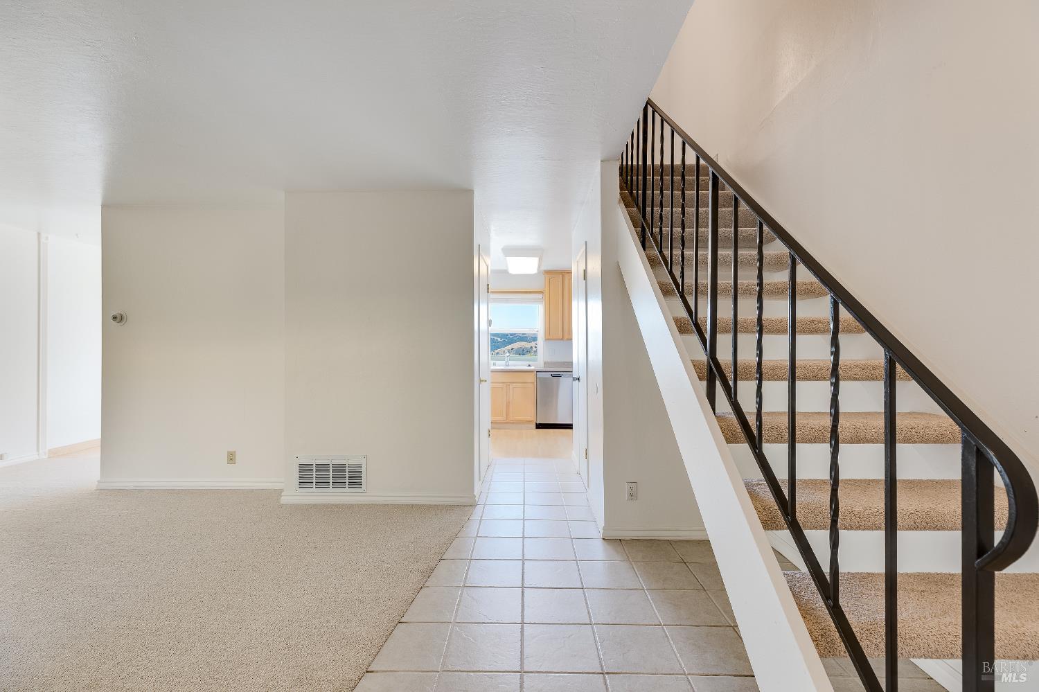 Detail Gallery Image 7 of 62 For 117 Sunset Cir #34,  Benicia,  CA 94510 - 3 Beds | 1/1 Baths