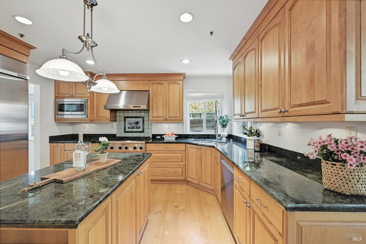 Detail Gallery Image 12 of 31 For 201 Deborah Ct, Novato,  CA 94949 - 4 Beds | 3 Baths