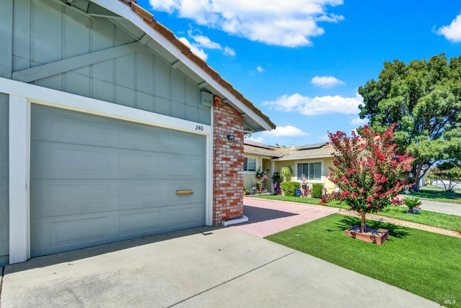 Detail Gallery Image 4 of 50 For 240 Grand Canyon Dr, Vacaville,  CA 95687 - 2 Beds | 2 Baths