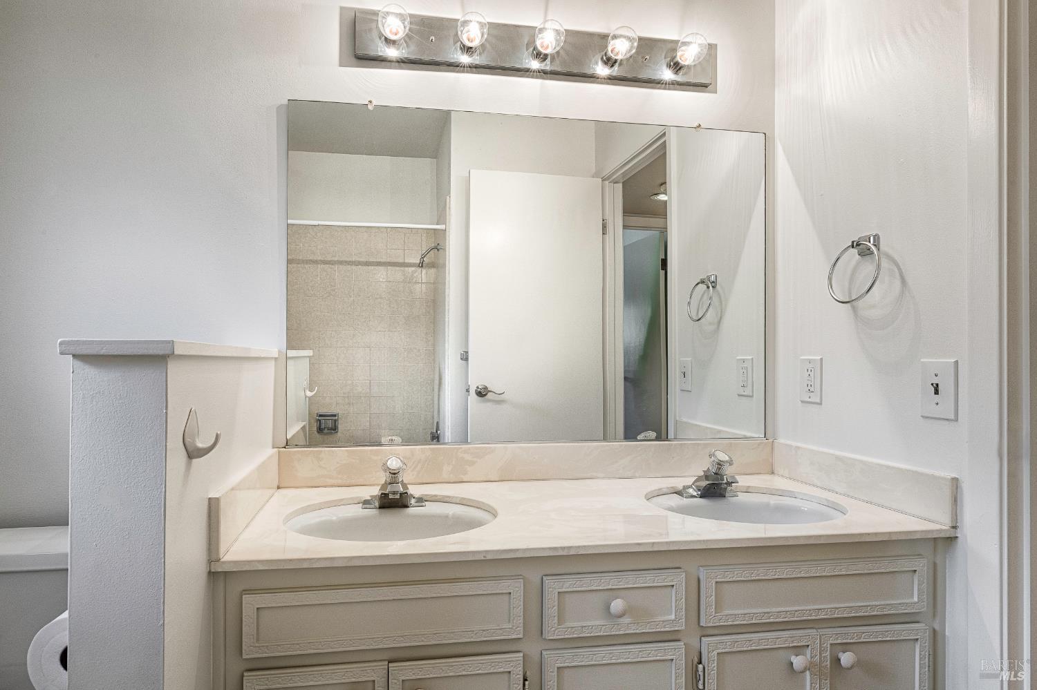 Detail Gallery Image 29 of 51 For 2880 Creekside Rd, Santa Rosa,  CA 95405 - 3 Beds | 2/1 Baths
