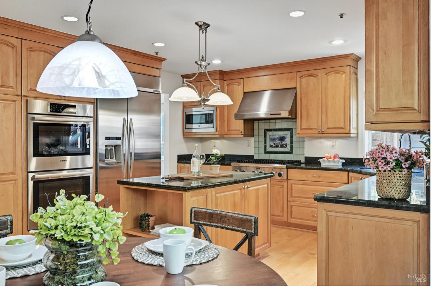 Detail Gallery Image 10 of 31 For 201 Deborah Ct, Novato,  CA 94949 - 4 Beds | 3 Baths