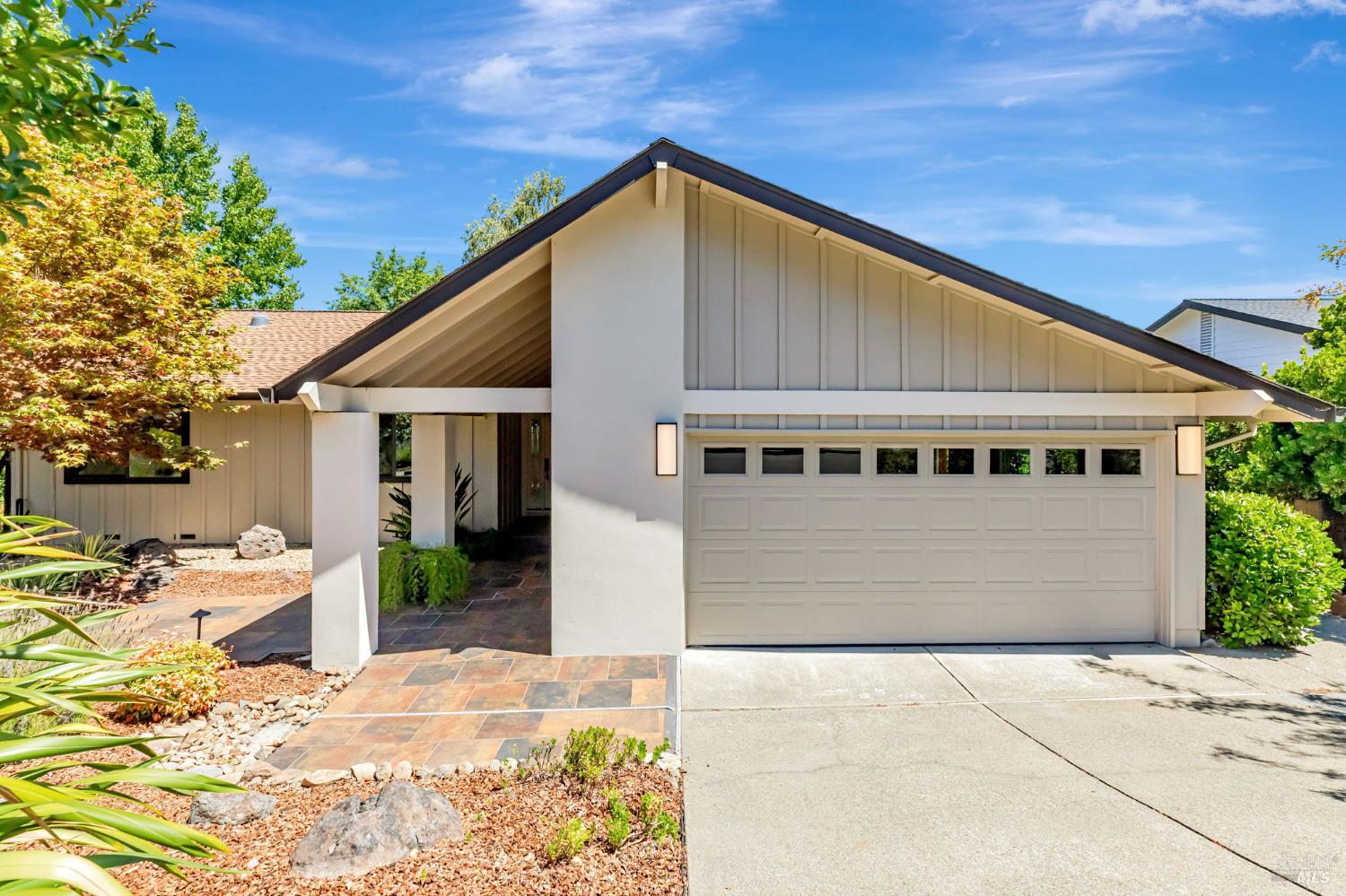 Detail Gallery Image 2 of 36 For 464 Oak Brook Ct, Santa Rosa,  CA 95409 - 2 Beds | 2 Baths