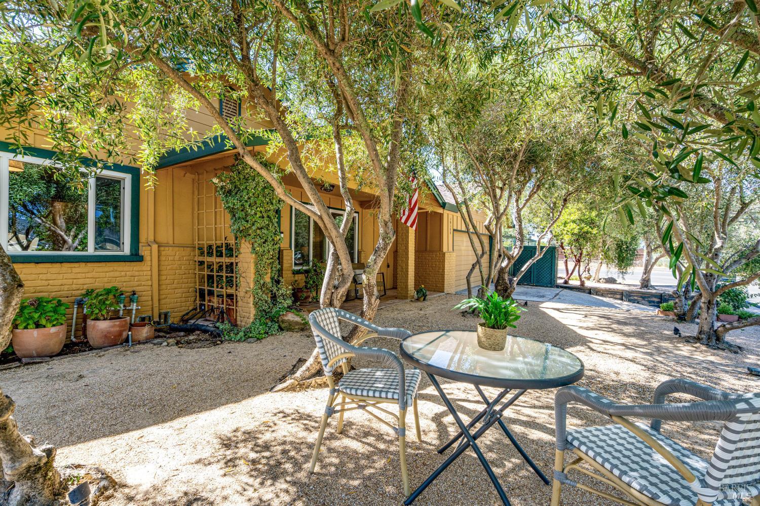 Detail Gallery Image 5 of 46 For 19100 Ola Ct, Sonoma,  CA 95476 - 2 Beds | 2 Baths