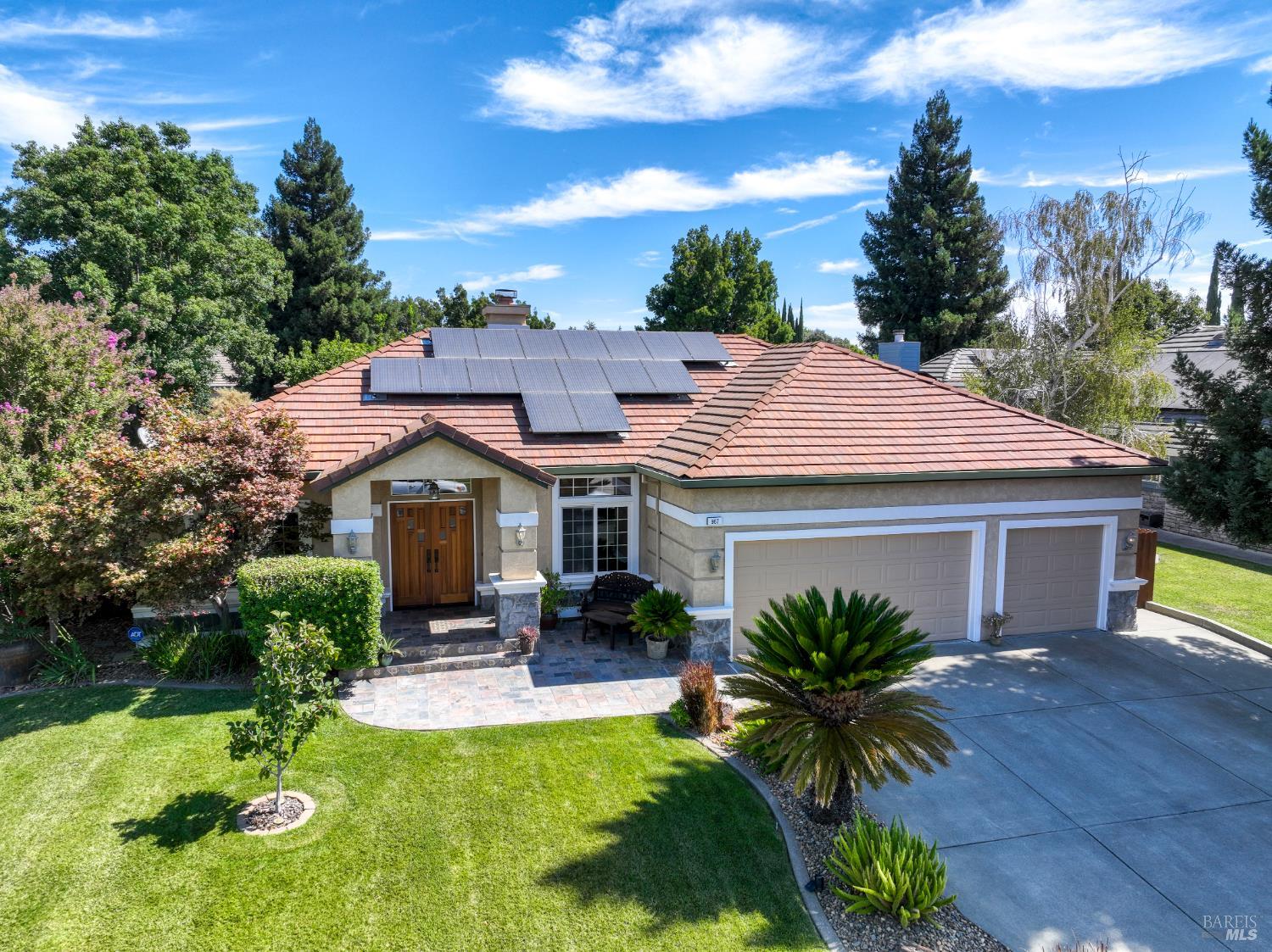 Detail Gallery Image 1 of 54 For 967 Cedar Brook Ln, Vacaville,  CA 95687 - 4 Beds | 2/1 Baths