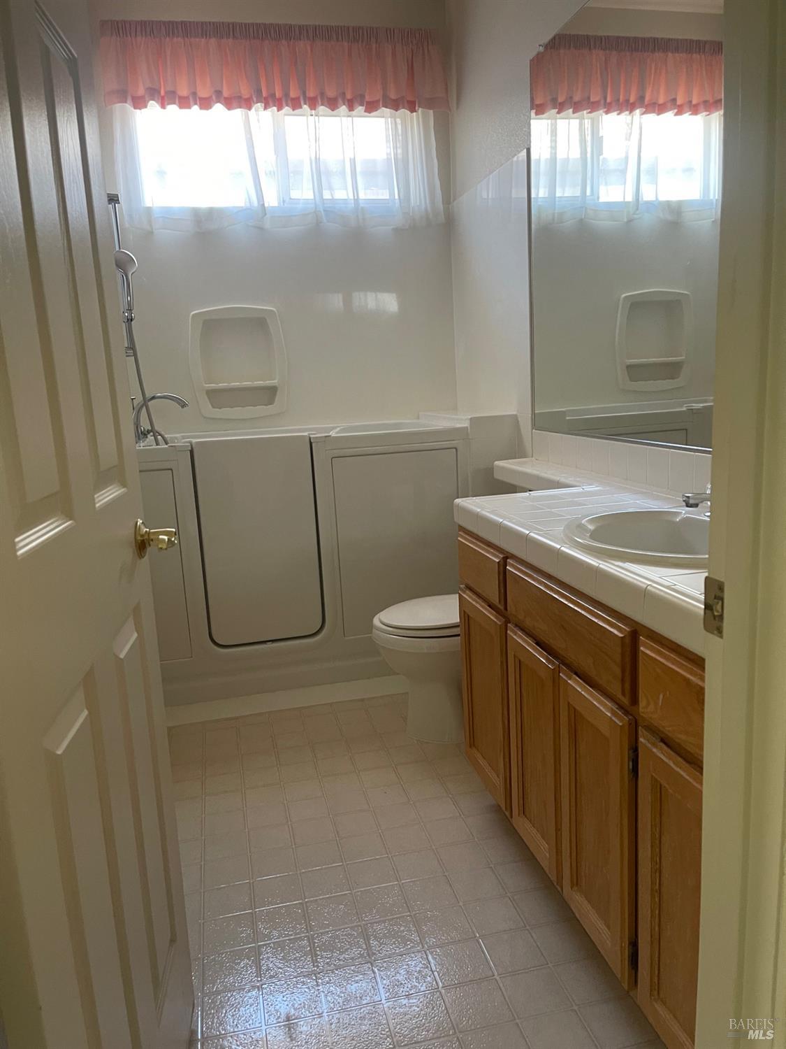 Detail Gallery Image 6 of 8 For 849 Patti Page Ct, Windsor,  CA 95492 - 2 Beds | 2 Baths