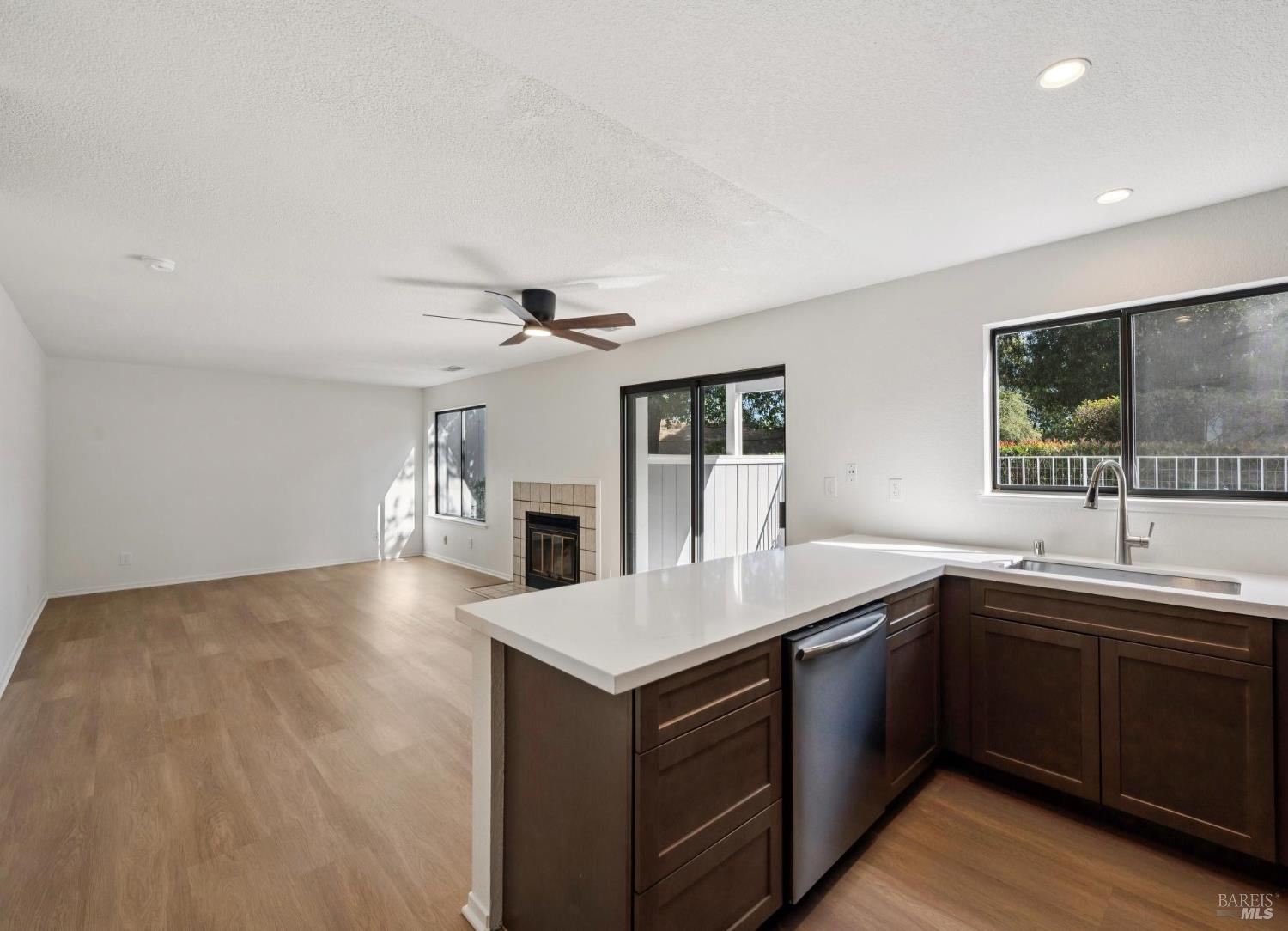 Detail Gallery Image 2 of 24 For 58 Hector Ln, Novato,  CA 94949 - 2 Beds | 1 Baths
