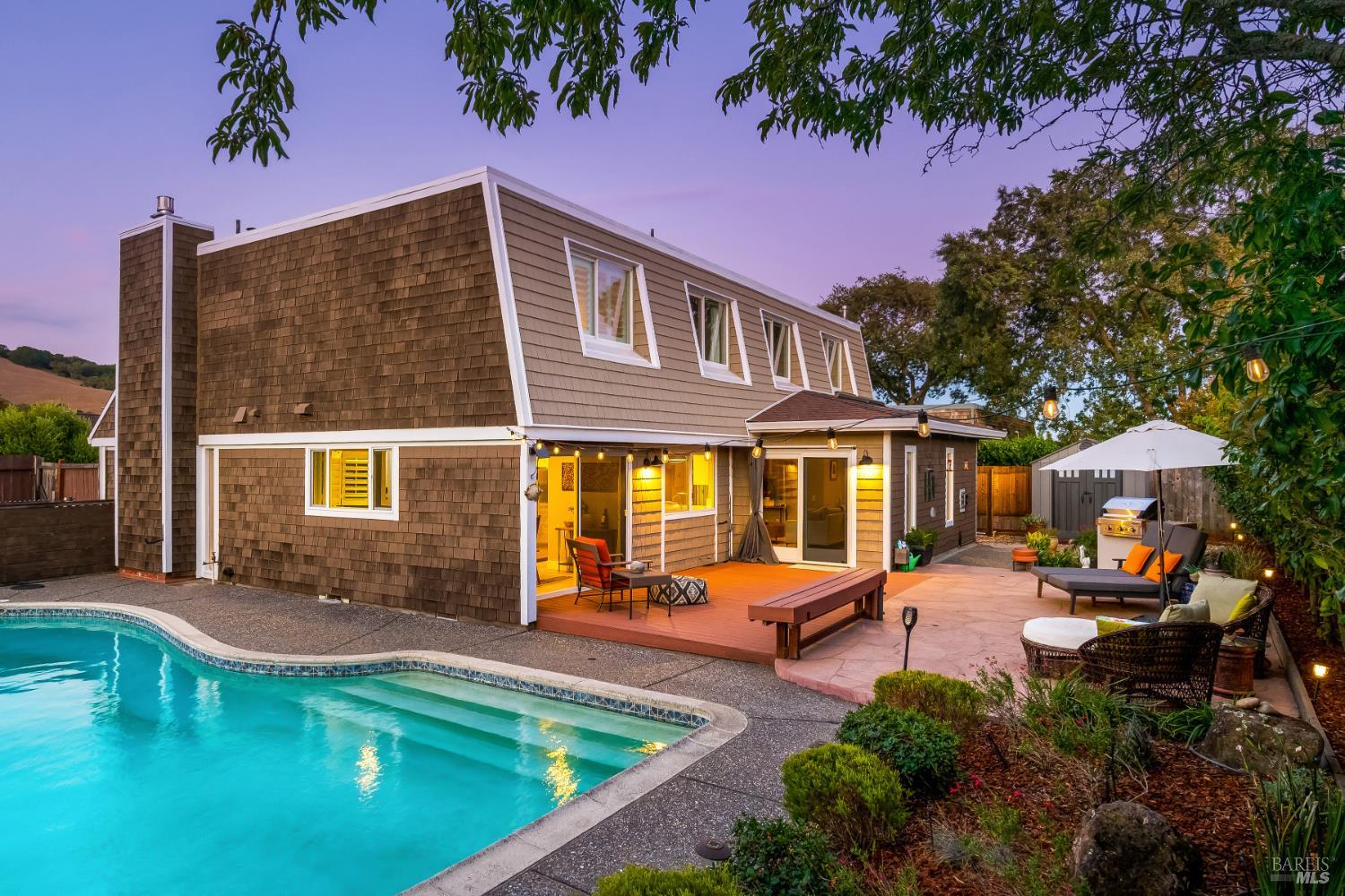 Detail Gallery Image 3 of 29 For 26 Sotelo Way, Novato,  CA 94945 - 4 Beds | 2/1 Baths