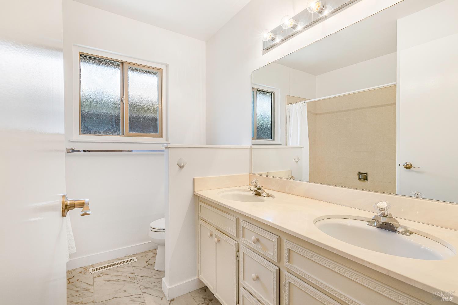 Detail Gallery Image 27 of 51 For 2880 Creekside Rd, Santa Rosa,  CA 95405 - 3 Beds | 2/1 Baths